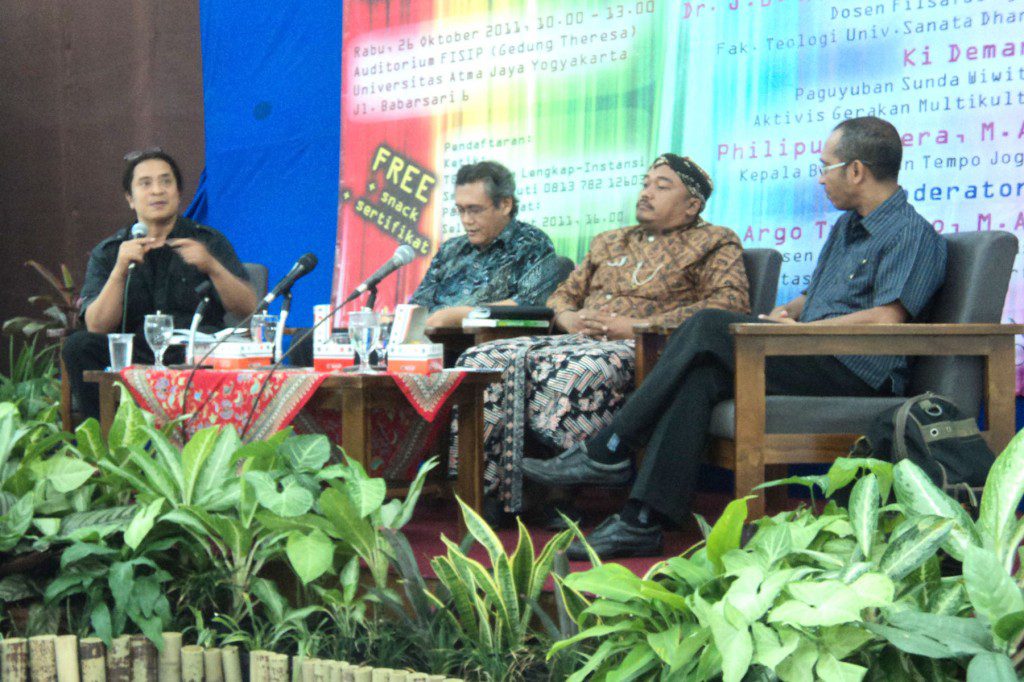 Badan Eksekutif Mahasiswa (BEM) FISIP UAJY bekerja sama dengan Tempo Media Group untuk Biro Yogyakarta menyelenggarakan Talkshow bertajuk Terorisme, Multikulturalisme, dan Pemberitaan Media