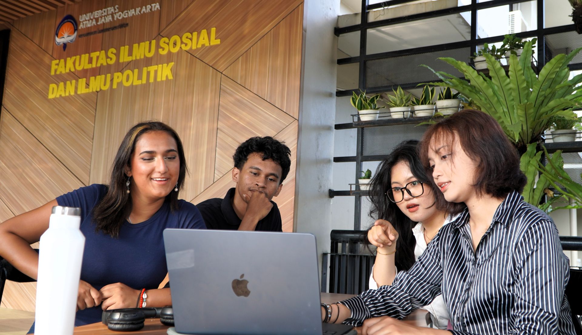 IUPC international communication program students