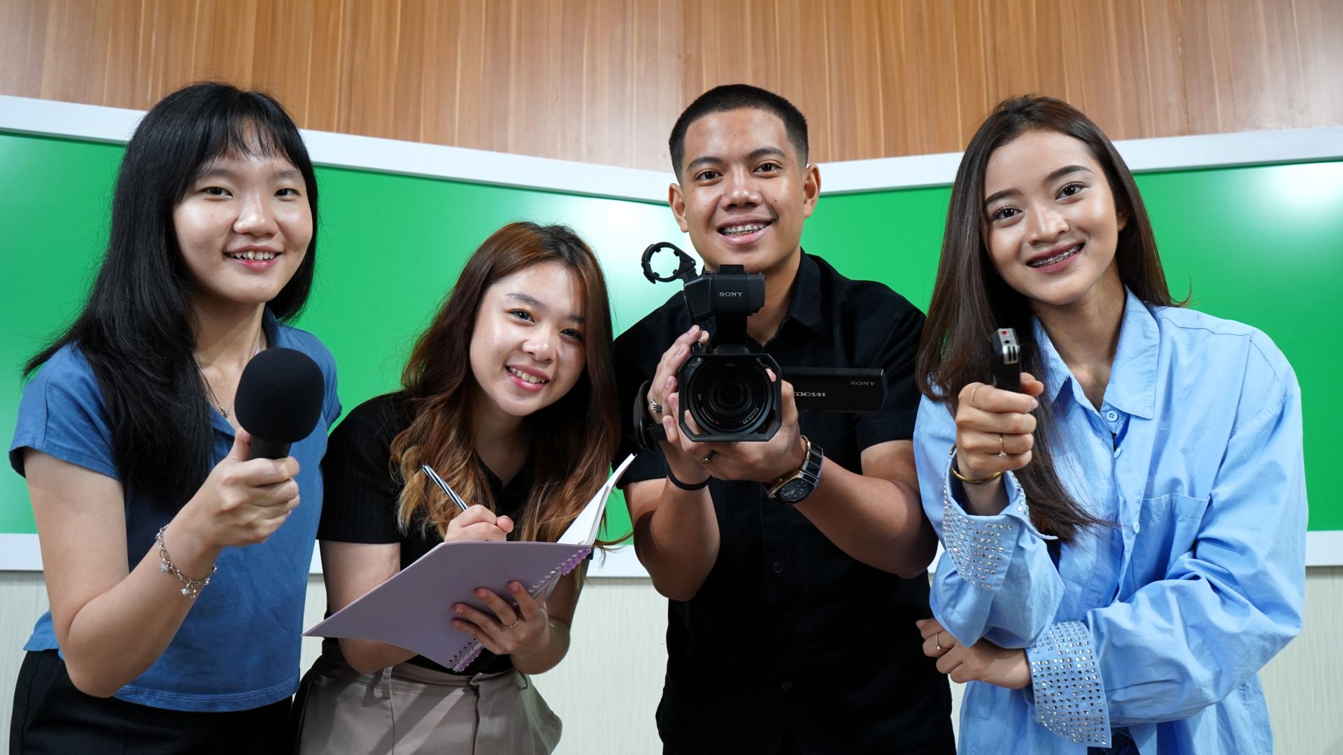 IUPC international communication program students